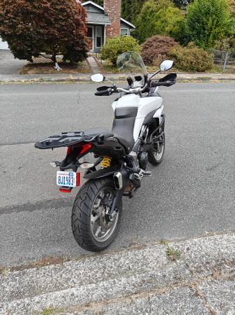 2017 Ducati, bílá, dovoz USA — foto 6 z 9