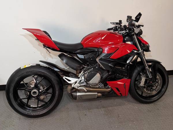 2022 Ducati, dovoz USA — foto 4 z 12