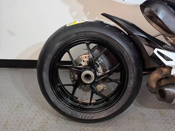 2022 Ducati, dovoz USA — foto 9 z 12