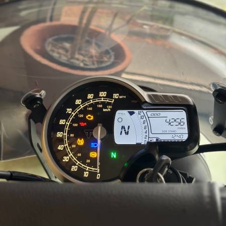 Triumph, dovoz USA — foto 11 z 12