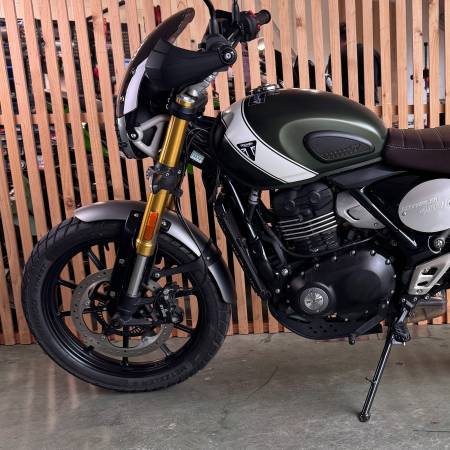 Triumph, dovoz USA — foto 8 z 12