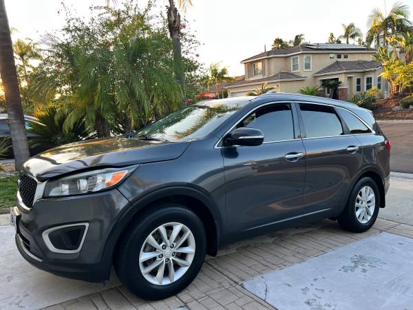 2017 Kia, dovoz USA — foto 2 z 12