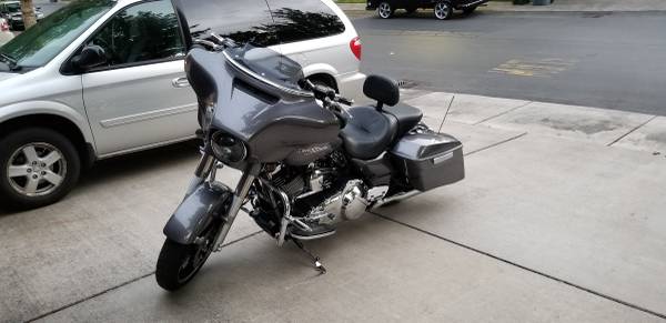 2014 Harley-Davidson, dovoz USA — foto 2 z 7