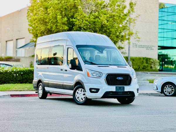 2021 Ford, dovoz USA — foto 2 z 12