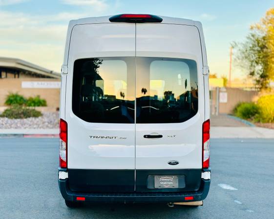 2021 Ford, dovoz USA — foto 4 z 12