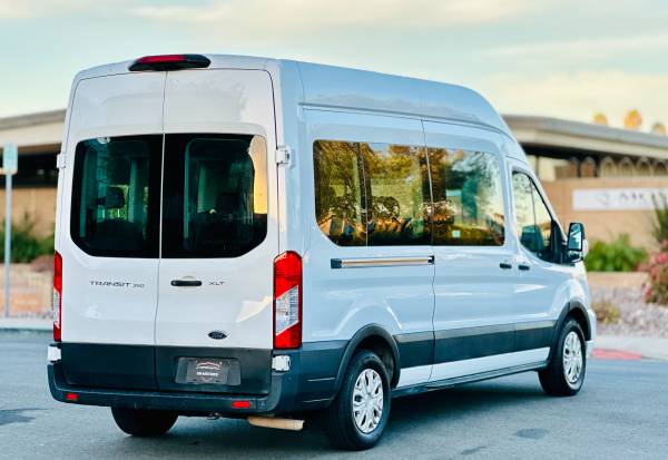 2021 Ford, dovoz USA — foto 5 z 12