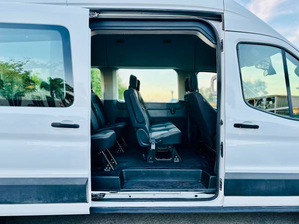 2021 Ford, dovoz USA — foto 8 z 12