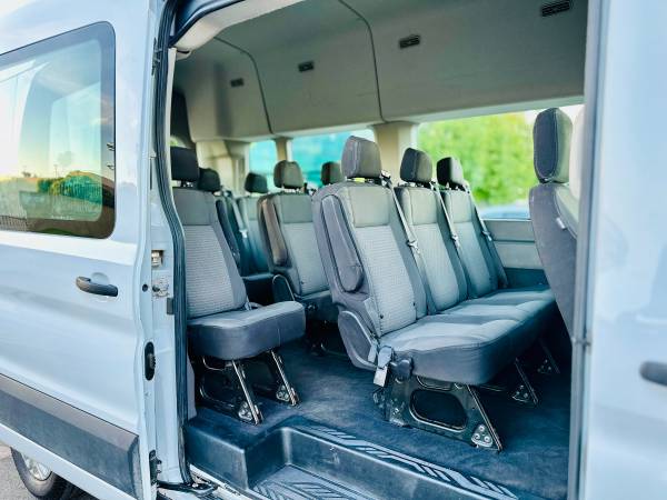 2021 Ford, dovoz USA — foto 9 z 12