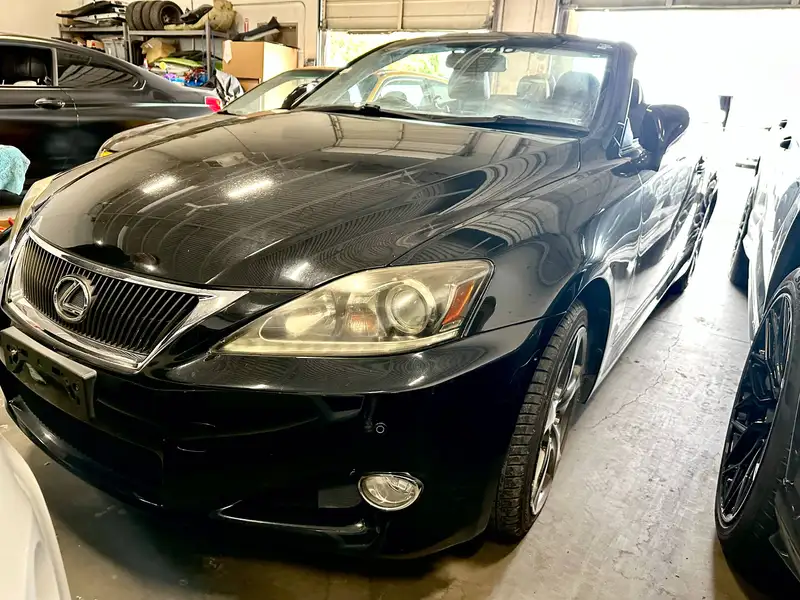 2011 Lexus IS Highly optioned, černá, 138 158 km, dovoz Kanada — foto 2 z 12
