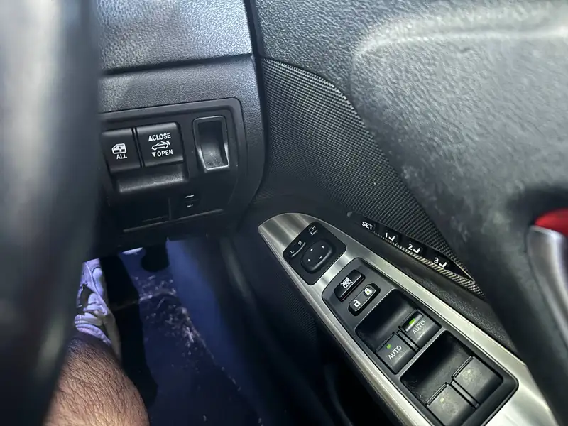 2011 Lexus IS Highly optioned, černá, 138 158 km, dovoz Kanada — foto 9 z 12