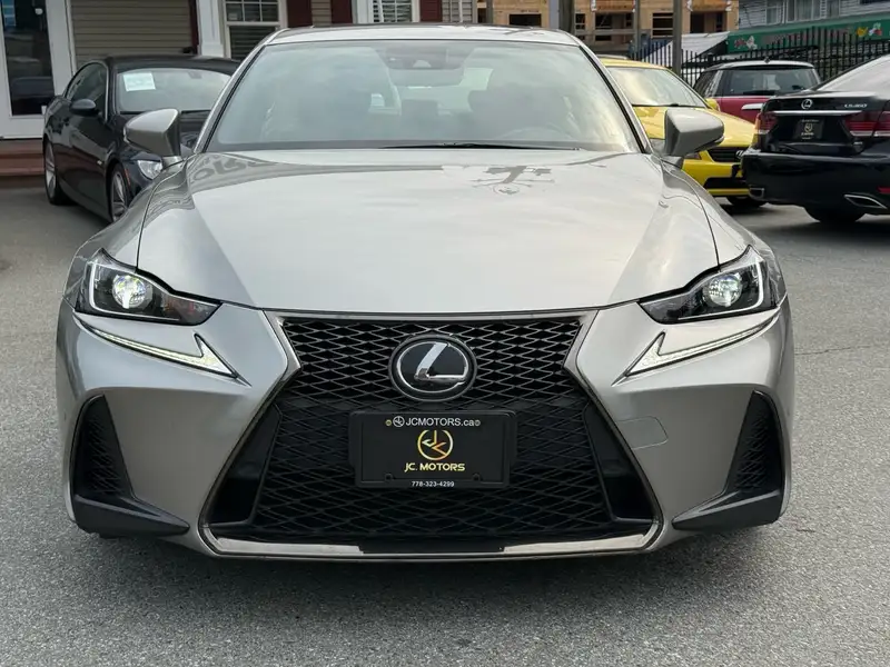 2018 Lexus IS 300 AWD, šedá, 218 545 km, dovoz Kanada — foto 2 z 12