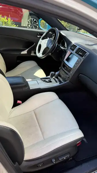 Lexus IS 4dr Sdn, 124 000 km, dovoz Kanada — foto 6 z 12