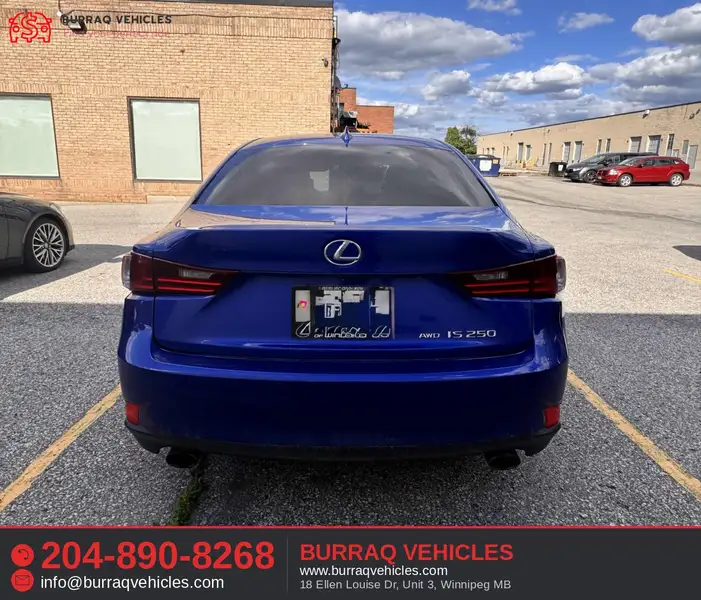 2014 Lexus IS 4dr Sdn AWD, modrá, 153 427 km, dovoz Kanada — foto 4 z 10