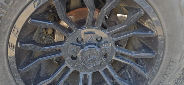 Pneumatiky — Dodge, dovoz Kanada — foto 2 z 5