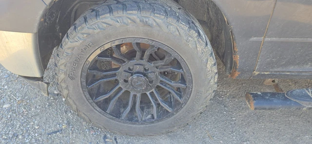 Pneumatiky — Dodge, dovoz Kanada — foto 5 z 5