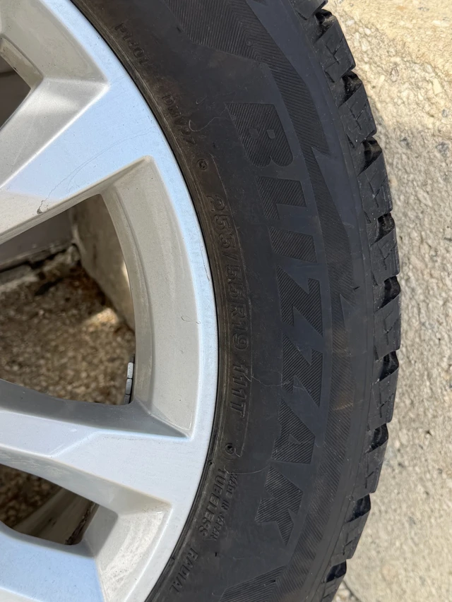 Kola — Audi Q7, dovoz Kanada — foto 3 z 4