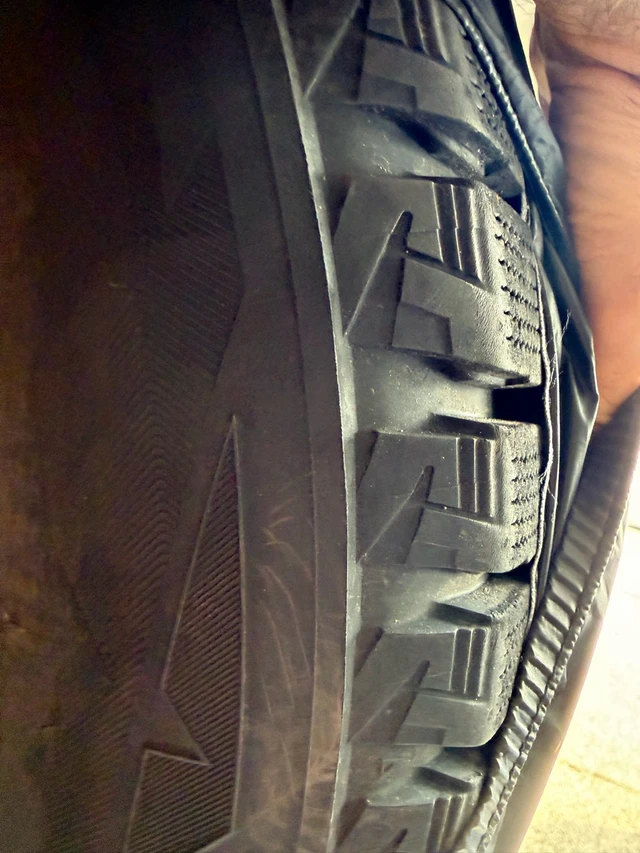 Kola — Audi Q7, dovoz Kanada — foto 4 z 4