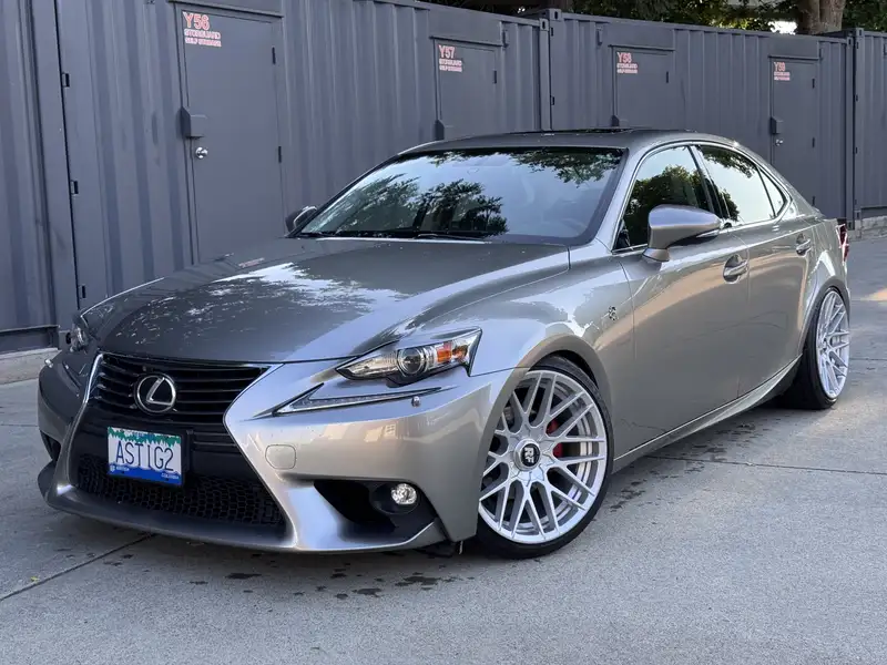 Lexus IS 4dr Sdn AWD, 45 000 km, dovoz Kanada — foto 2 z 12