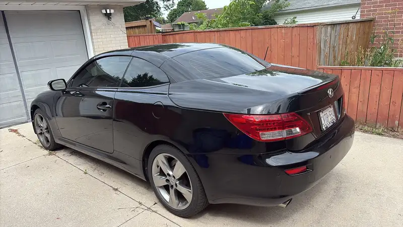 Lexus IS 2dr Conv Auto, 127 000 km, dovoz Kanada — foto 2 z 4