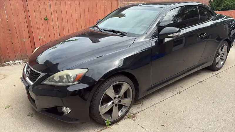 Lexus IS 2dr Conv Auto, 127 000 km, dovoz Kanada — foto 3 z 4