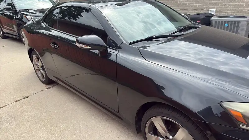 Lexus IS 2dr Conv Auto, 127 000 km, dovoz Kanada — foto 4 z 4