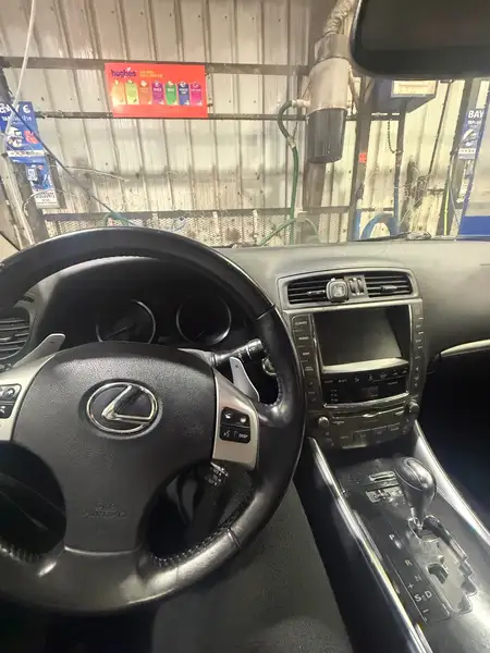 2012 Lexus IS, bílá, 126 000 km, dovoz Kanada — foto 2 z 9