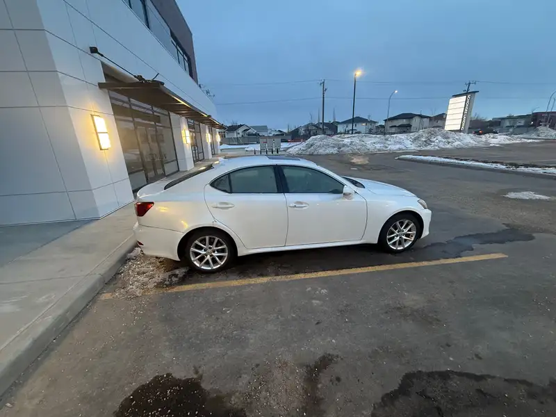 2012 Lexus IS, bílá, 126 000 km, dovoz Kanada — foto 3 z 9
