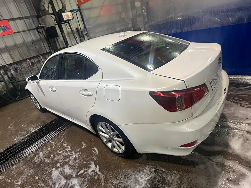 2012 Lexus IS, bílá, 126 000 km, dovoz Kanada — foto 5 z 9