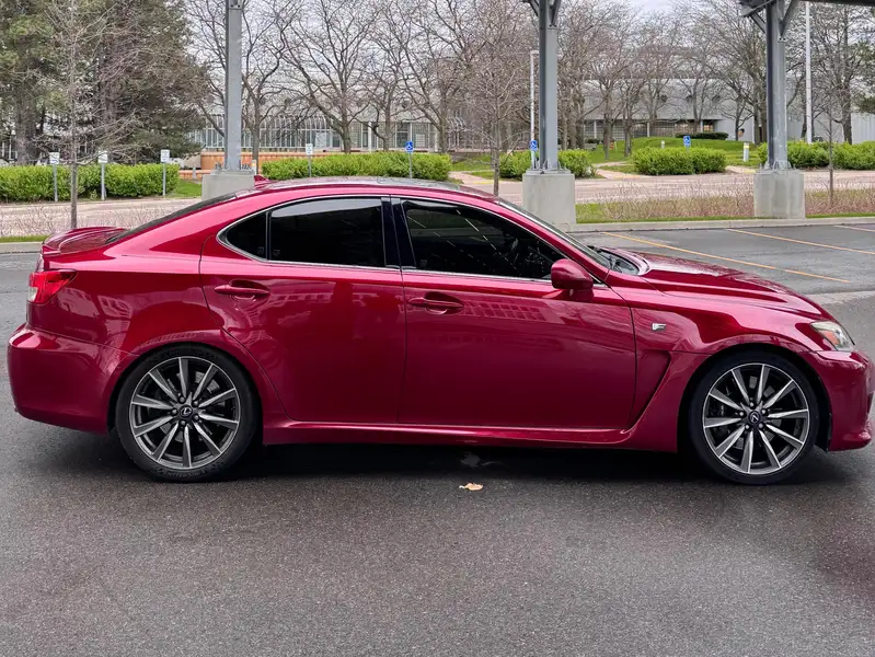 2010 Lexus IS, červená, 109 000 km, dovoz Kanada — foto 4 z 4