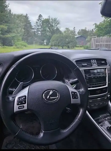 2012 Lexus IS, šedá, 168 500 km, dovoz Kanada — foto 10 z 10