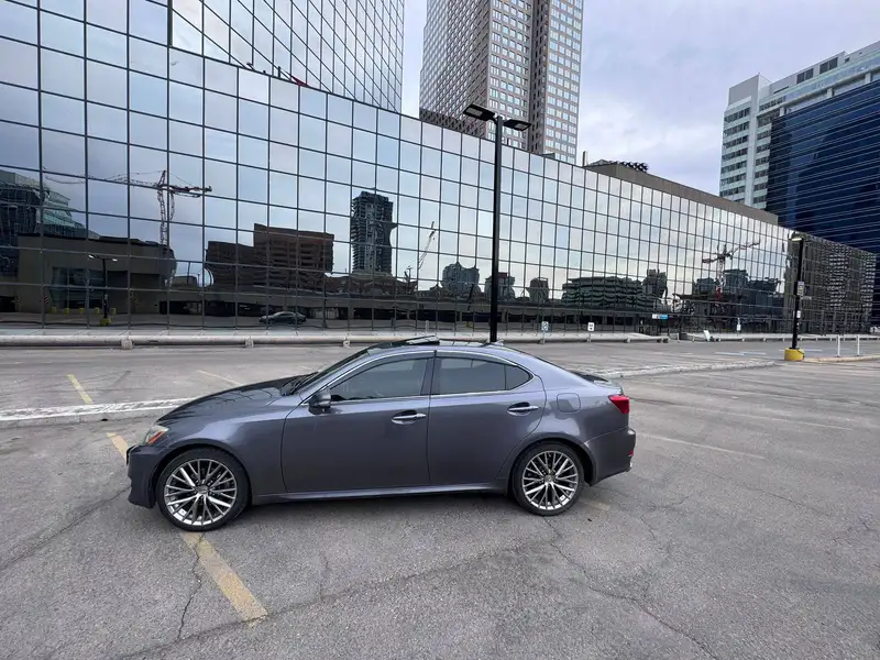 2012 Lexus IS, šedá, 168 500 km, dovoz Kanada — foto 2 z 10