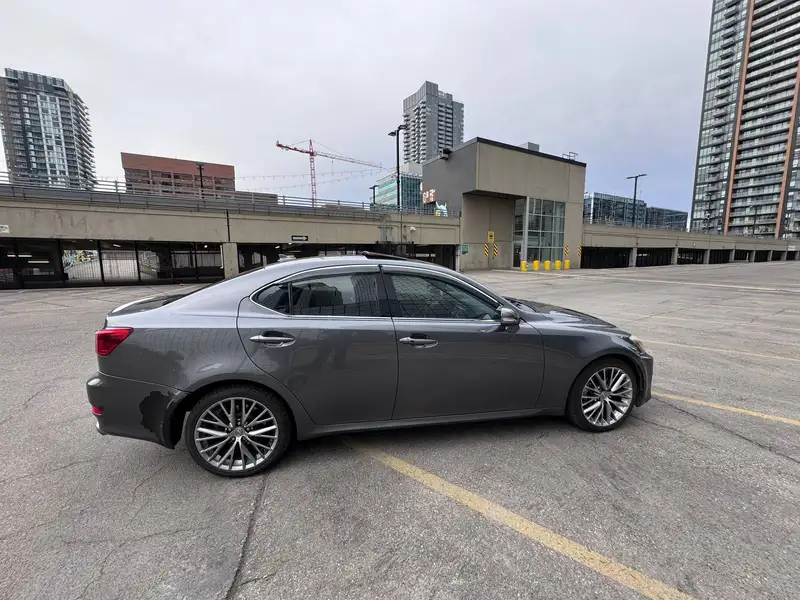 2012 Lexus IS, šedá, 168 500 km, dovoz Kanada — foto 3 z 10