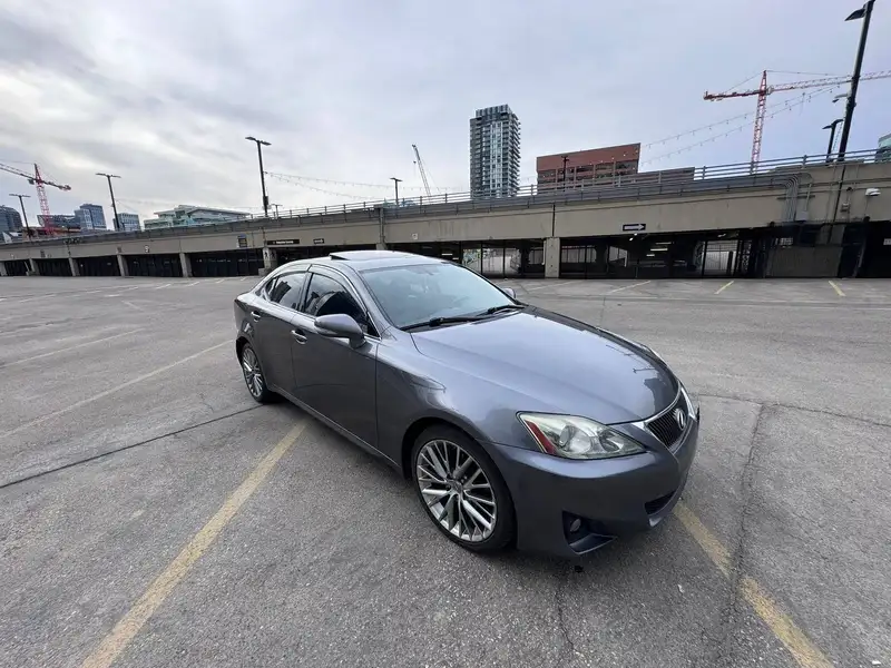 2012 Lexus IS, šedá, 168 500 km, dovoz Kanada — foto 5 z 10