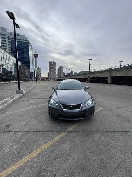2012 Lexus IS, šedá, 168 500 km, dovoz Kanada — foto 6 z 10