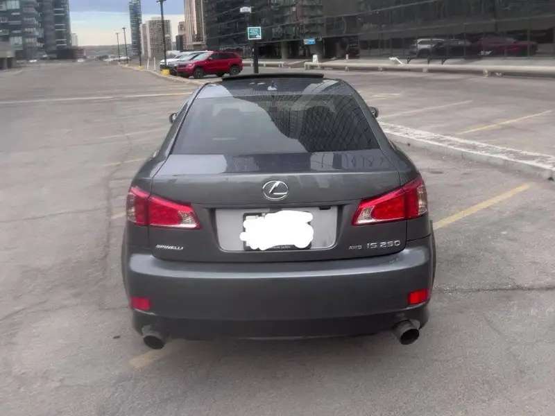 2012 Lexus IS, šedá, 168 500 km, dovoz Kanada — foto 7 z 10