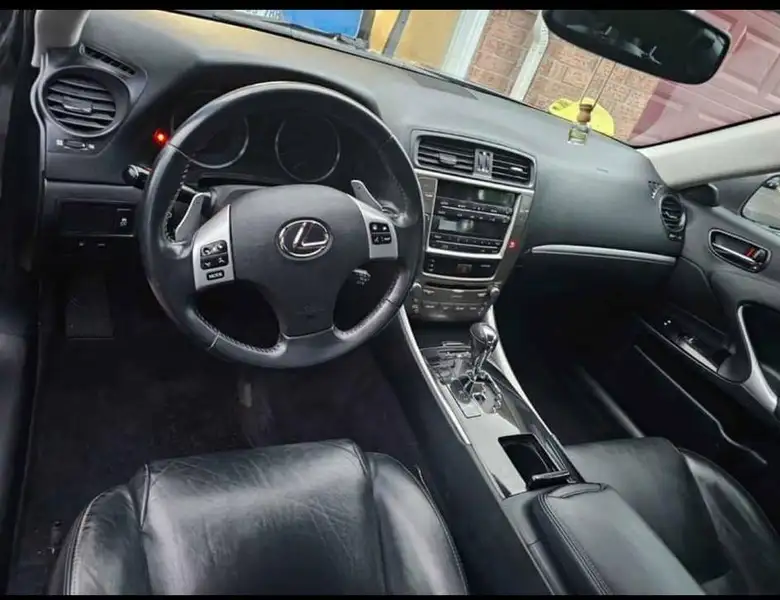 2012 Lexus IS, šedá, 168 500 km, dovoz Kanada — foto 8 z 10