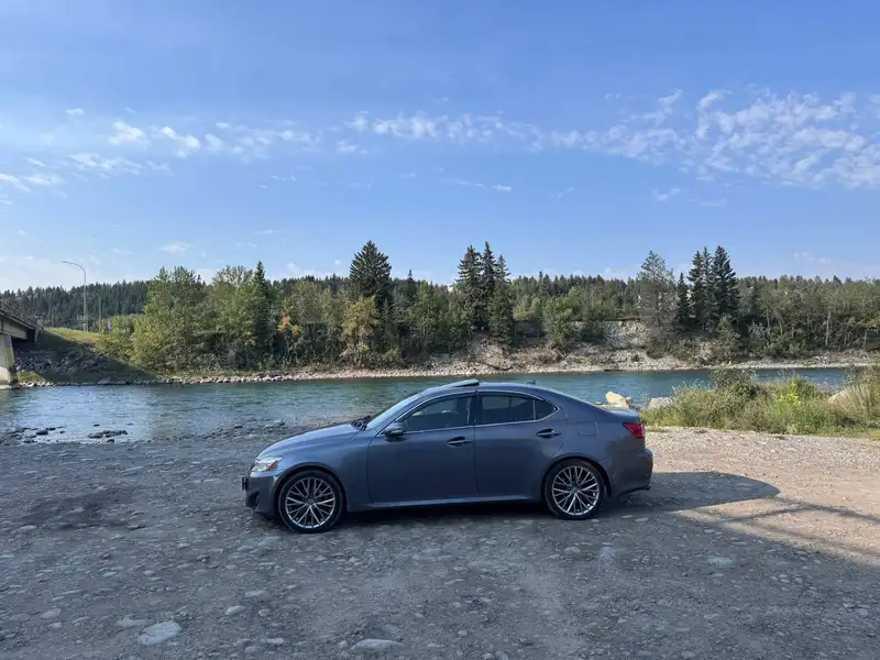 2012 Lexus IS, šedá, 168 500 km, dovoz Kanada — foto 9 z 10