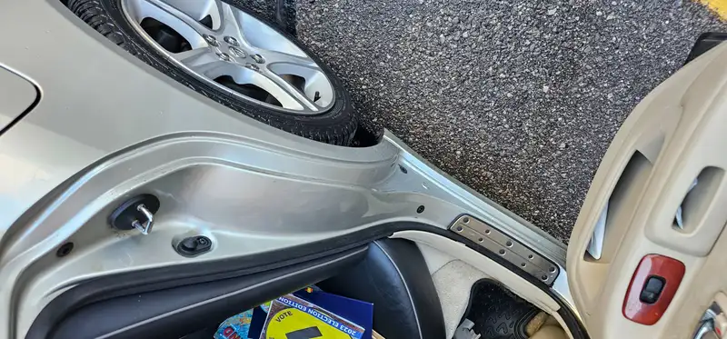 2001 Lexus IS, stříbrná, 256 000 km, dovoz Kanada — foto 10 z 12