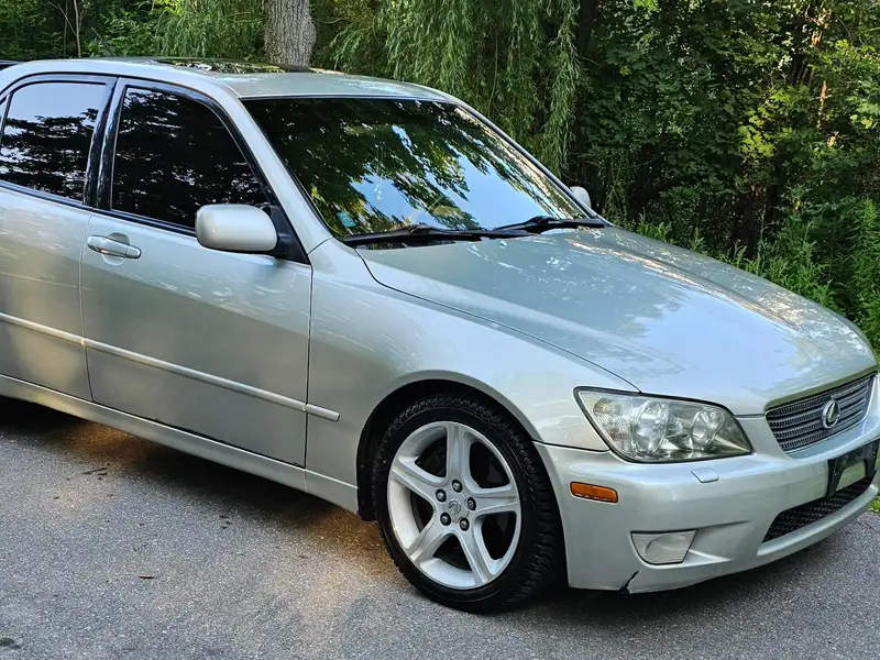 2001 Lexus IS, stříbrná, 256 000 km, dovoz Kanada — foto 2 z 12