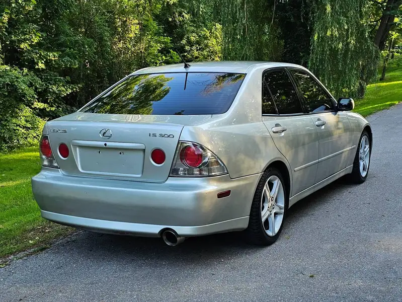 2001 Lexus IS, stříbrná, 256 000 km, dovoz Kanada — foto 4 z 12