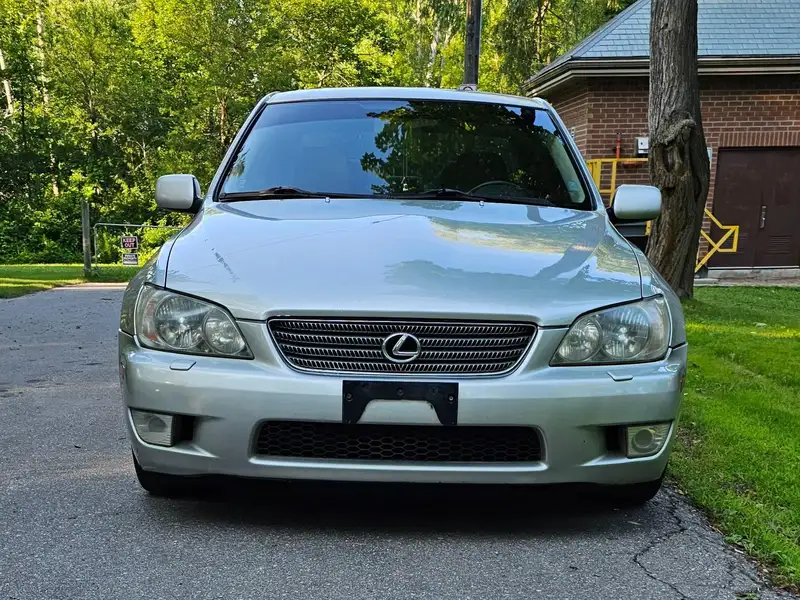 2001 Lexus IS, stříbrná, 256 000 km, dovoz Kanada — foto 6 z 12