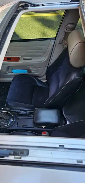 2001 Lexus IS, stříbrná, 256 000 km, dovoz Kanada — foto 7 z 12