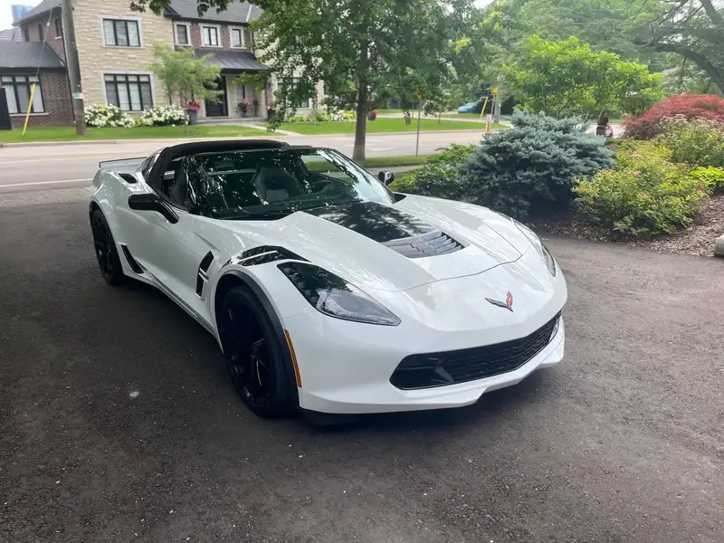 2017 Chevrolet Corvette 2LT, bílá, 26 300 km, dovoz Kanada — foto 2 z 8