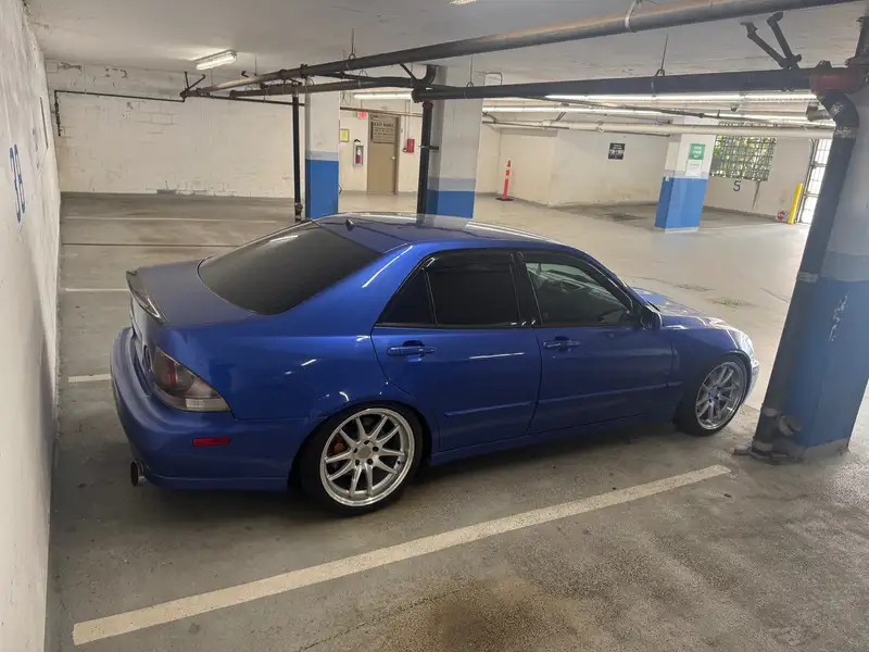 2003 Lexus IS Base, modrá, 219 000 km, dovoz Kanada — foto 2 z 12