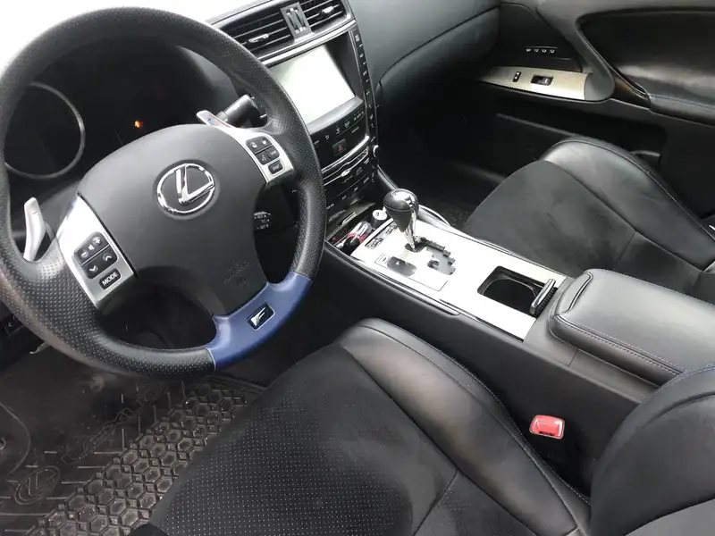 2012 Lexus IS, 93 000 km, dovoz Kanada — foto 3 z 5