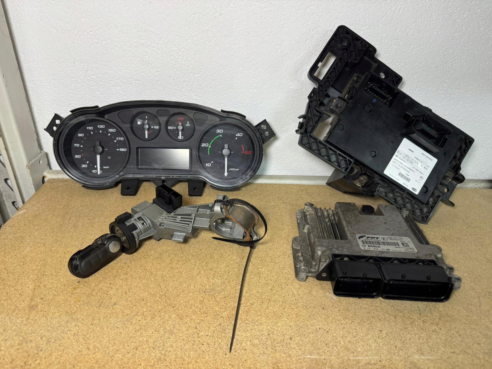 OEM komponent 5801557345 — Iveco Daily, Skladem v EU — foto 1