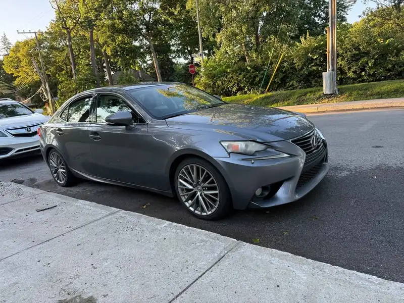 2014 Lexus IS, šedá, 213 000 km, dovoz Kanada — foto 4 z 8