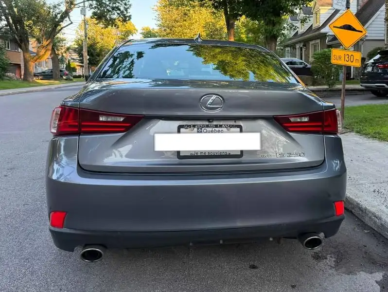 2014 Lexus IS, šedá, 213 000 km, dovoz Kanada — foto 5 z 8