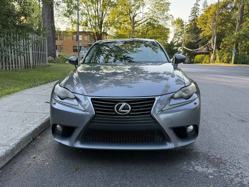 2014 Lexus IS, šedá, 213 000 km, dovoz Kanada — foto 6 z 8