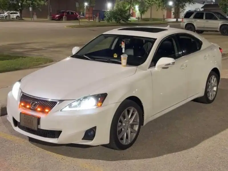 2012 Lexus IS, 185 000 km, dovoz Kanada — foto 2 z 6